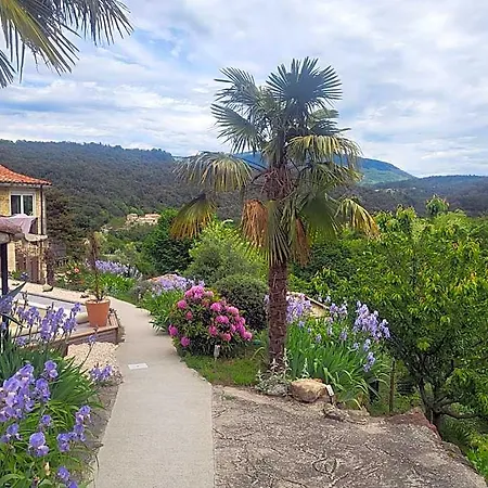D'hôtes La Storya Alojamento de Acomodação e Pequeno-almoço Meyras